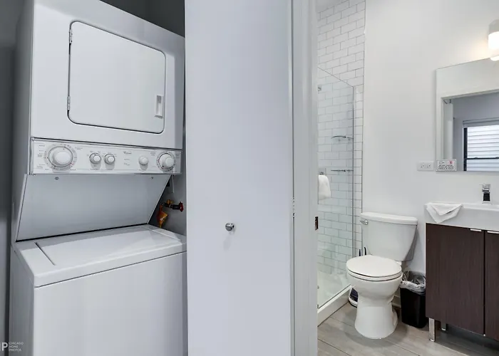 747 Lofts By Redawning - River West, Third Floor Hotel